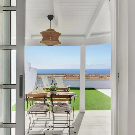 Recently Renovated, With Views, Barbecue And Outdoor Shower Apartmán