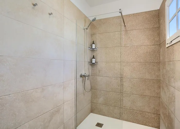 Recently Renovated, With Views, Barbecue And Outdoor Shower Apartmán