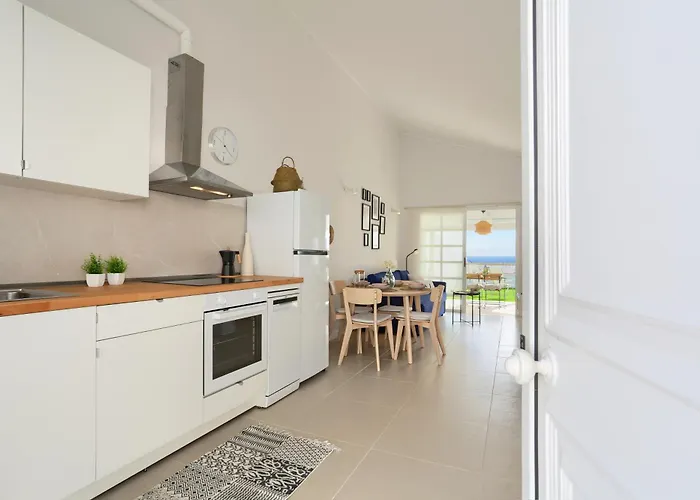 Recently Renovated, With Views, Barbecue And Outdoor Shower *