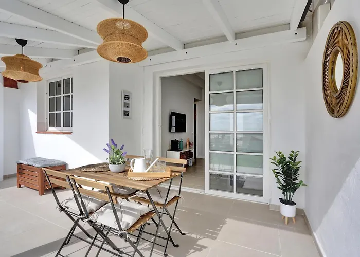 Recently Renovated, With Views, Barbecue And Outdoor Shower