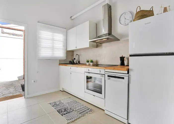 Recently Renovated, With Views, Barbecue And Outdoor Shower Apartmán