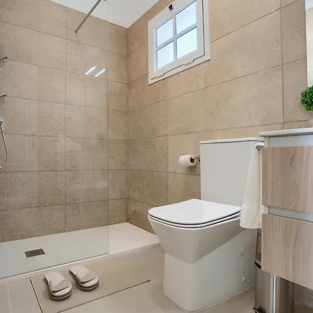 Apartment Recently Renovated, With Views, Barbecue And Outdoor Shower