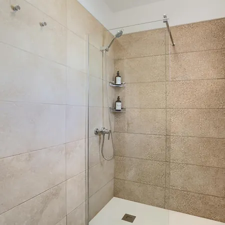 Recently Renovated, With Views, Barbecue And Outdoor Shower Апартаменты