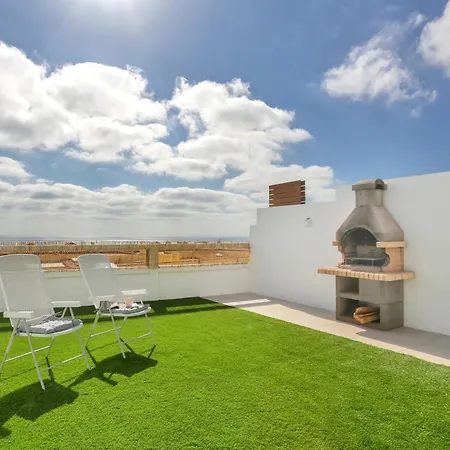 Apartment Recently Renovated, With Views, Barbecue And Outdoor Shower