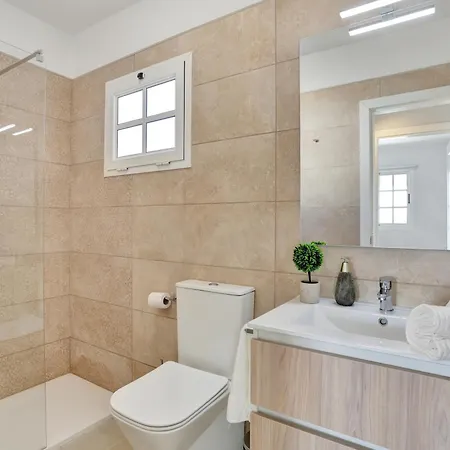 Апартаменты Recently Renovated, With Views, Barbecue And Outdoor Shower Калета-де-Фусте