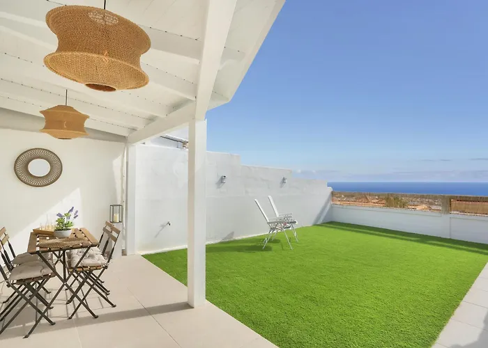 Recently Renovated, With Views, Barbecue And Outdoor Shower شقة كاليتا ذي فوستي