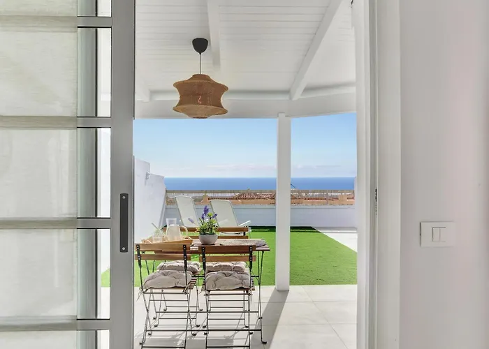 Recently Renovated, With Views, Barbecue And Outdoor Shower شقة