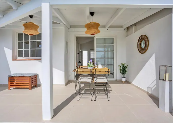 Recently Renovated, With Views, Barbecue And Outdoor Shower