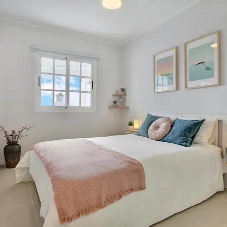 Recently Renovated, With Views, Barbecue And Outdoor Shower Lejlighed *